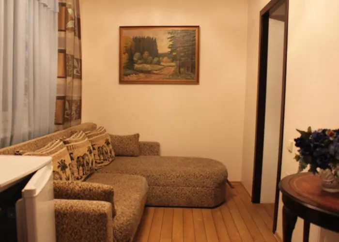 Columba Livia Πανσιόν 3*