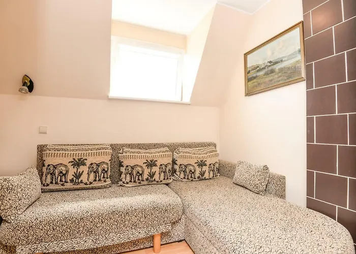 Columba Livia Πανσιόν 3*